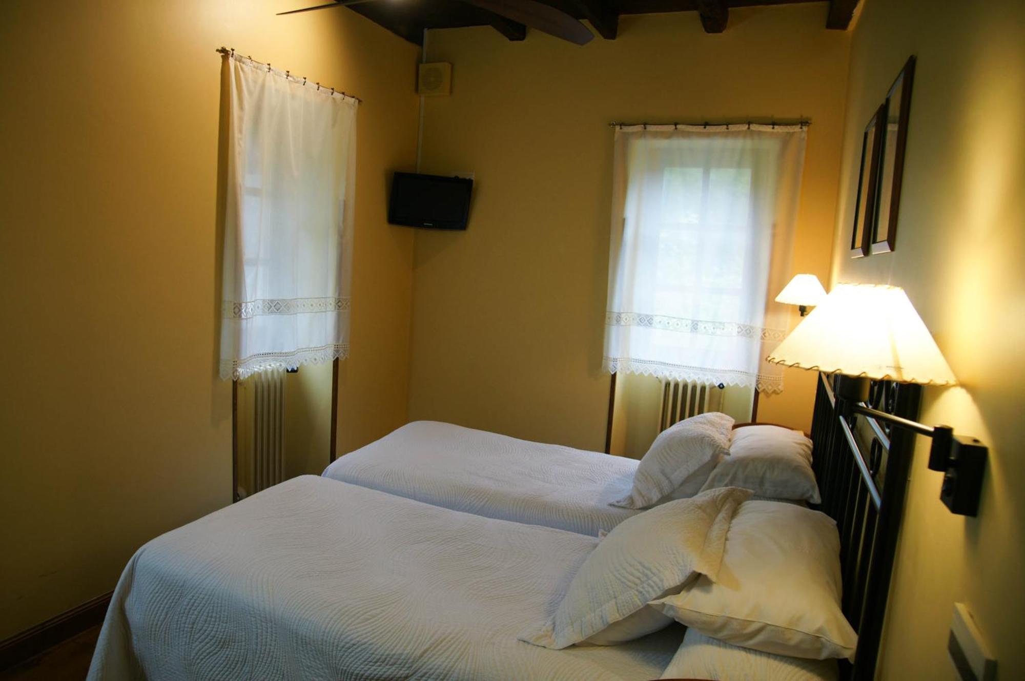 Hotel Rural Irigoienea Urdax Стая снимка