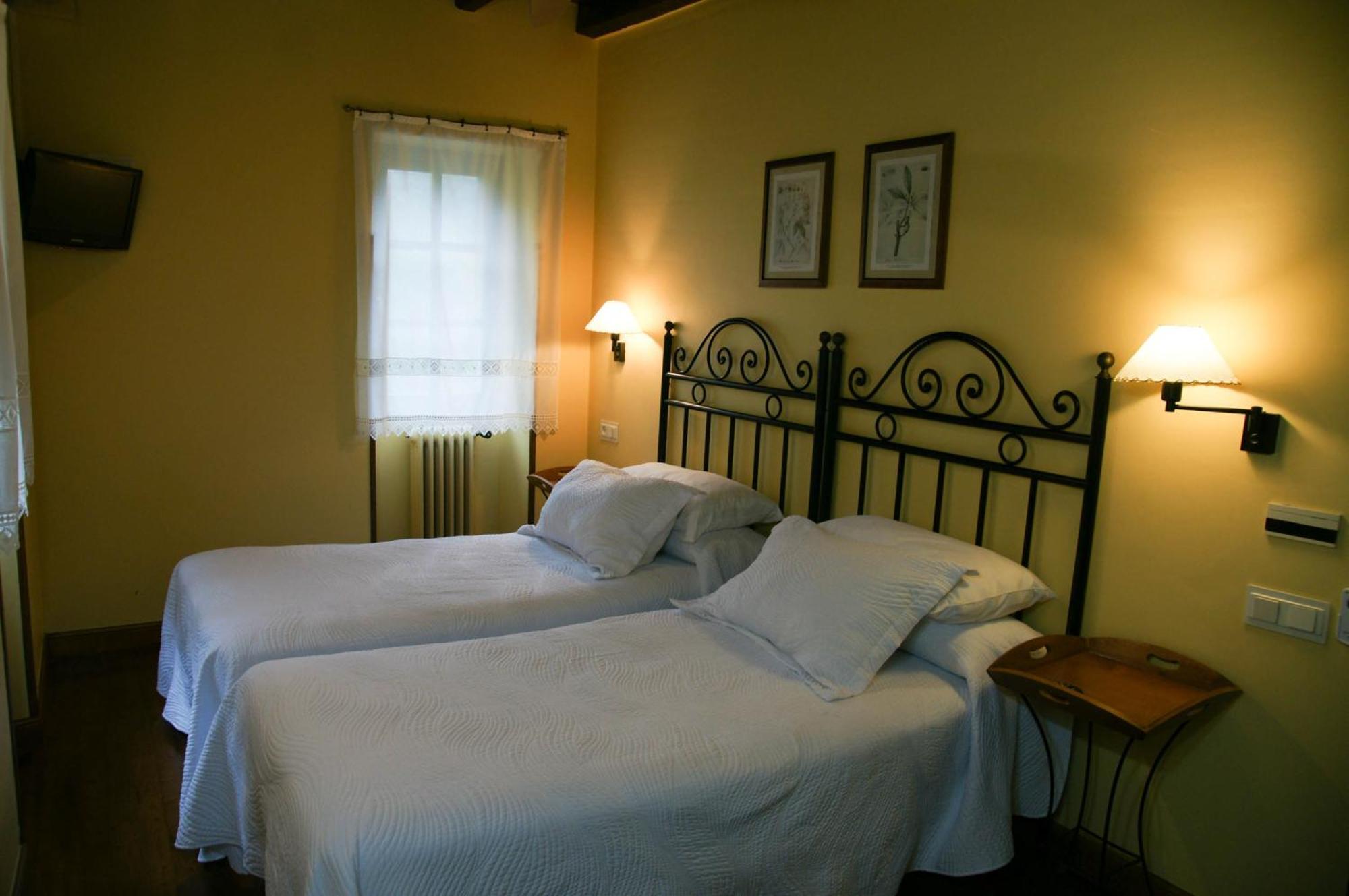 Hotel Rural Irigoienea Urdax Стая снимка