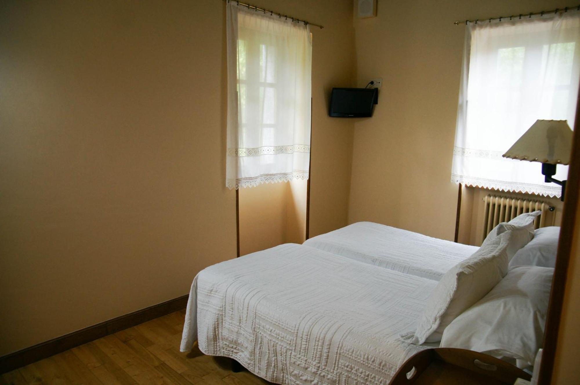 Hotel Rural Irigoienea Urdax Стая снимка