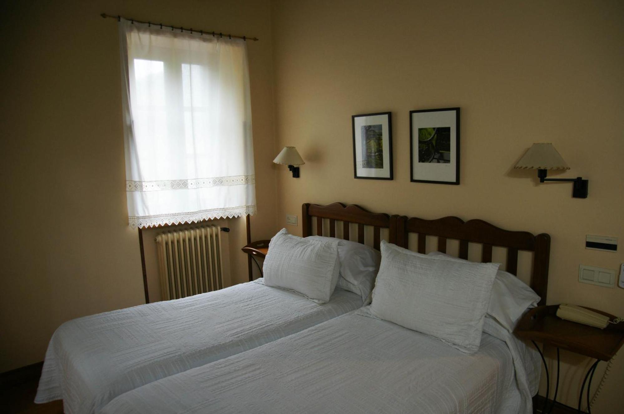 Hotel Rural Irigoienea Urdax Стая снимка