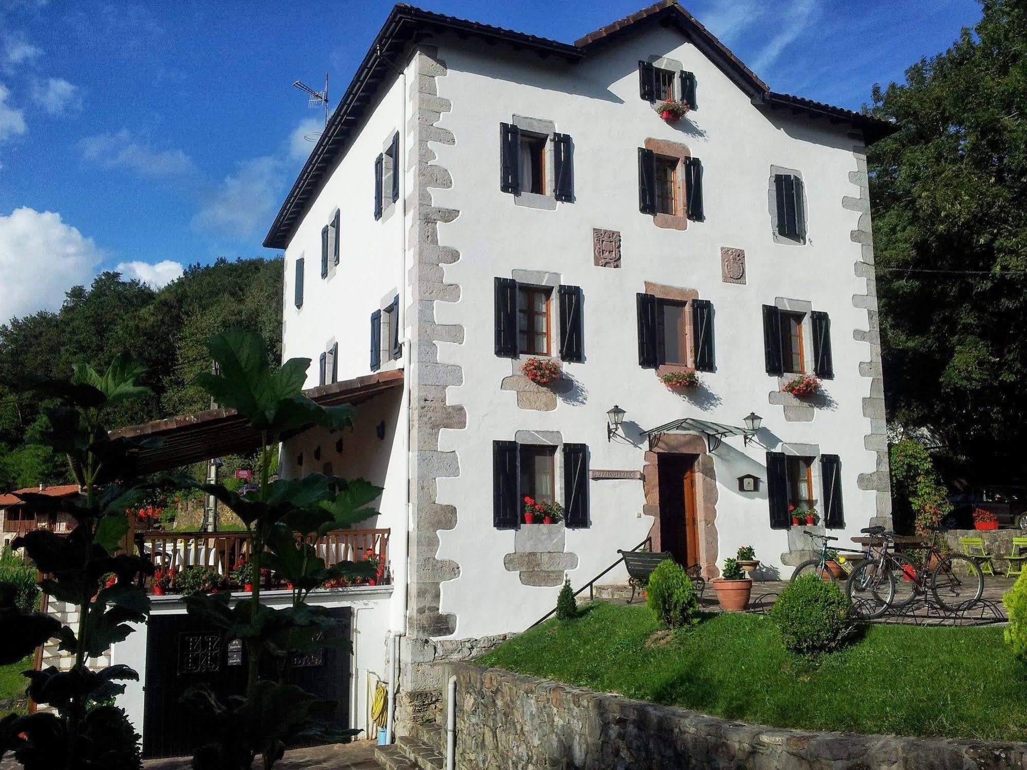 Hotel Rural Irigoienea Urdax Екстериор снимка